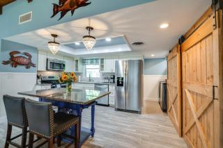 2 Mi to Homosassa Springs Riverfront Home with Dock - 4