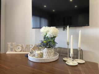 Central Romford Escape Apartment - 8