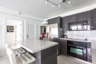 Large 2 Bedroom Oceanfront at Roney Palace in South Beach - 8
