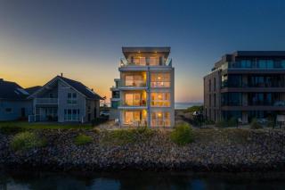 Brise- direkt am Wasser, Hafenblick, Fahrstuhl, Sauna, ueberdachter Balkon - 2