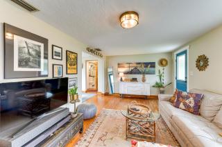 Less Than 3 Mi to Dtwn Pet-Friendly Sarasota Stay with Yard - 2