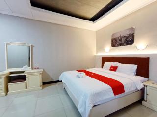 Hotel Istana Syariah Pekalongan by Hello Room - 0