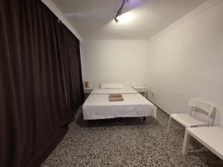 habitación privada preciosa centro malaga enfrente de la estación de tren María zambrano y dos centros comerciales y también cerca a la playa Wi-Fi la mejor zona de Málaga - Málaga - 2