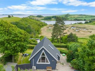 Holiday Home Chayton - 450m from the sea by Interhome - 4