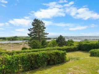 Holiday Home Chayton - 450m from the sea by Interhome - 2