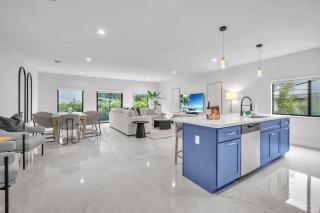 Casa Bella - New & Stylish Family-Friendly Home - 5