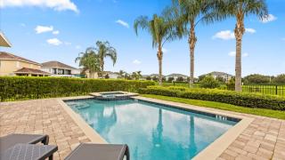 Upstay Spacious 5BR Villa Private Pool and Hot Tub - 4