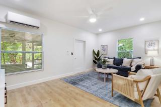 New Downtown Cottage on Camden #1 - 2