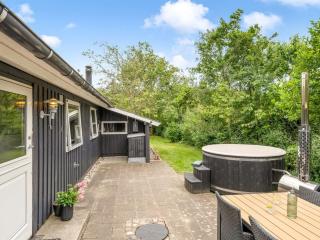 Holiday Home Embla - 500m to the inlet by Interhome - 4