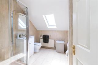 - Quiet & charming 2BR Cottage, with Kingsize, free parking and private garden, suits relocation & extended stays - min 15 nights - - 1