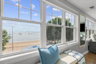 Beachfront Apartment - 8 min from downtown - 1
