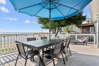 Beachfront Apartment - 8 min from downtown - 7