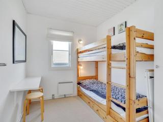 Apartment Idunn - 100m to the inlet by Interhome - 2