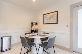 Walk to Beach Restaurants! Sleeps 6, Patio Arcade - 6