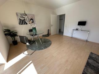 2 Zi Wohnung, zentrale Lage mit Parkplatz, 15 min vom Hbf Hamburg - 1