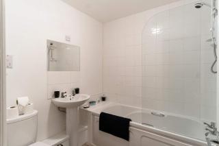 Lovely 2 Bed Harbourside Apartment with Sea Views - 6