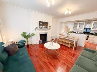 Modern 3-Bedroom Baker Street flat near Mayfair, Oxford Street & West End - 9