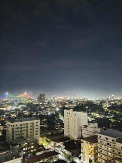 City & Sea View Condo with Balcony Near Ayala - 0