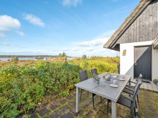 Holiday Home Tordis - 300m to the inlet by Interhome - 1