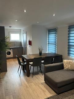 Charming 3-Bedroom Watford Flat, Sleeps 8 - Market St - 9