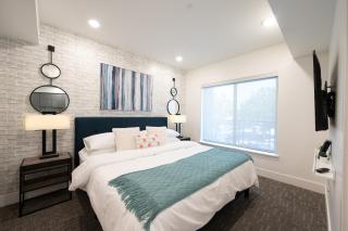 King Bed-Walk Downtown-Free Garage Parking-Laundry - 3