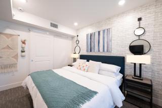 King Bed-Walk Downtown-Free Garage Parking-Laundry - 4