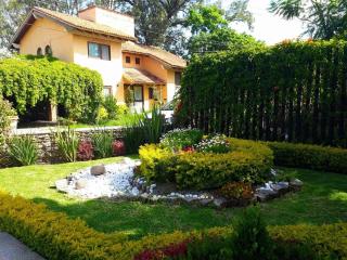 BEAUTIFUL, gated and comfortable home - 6