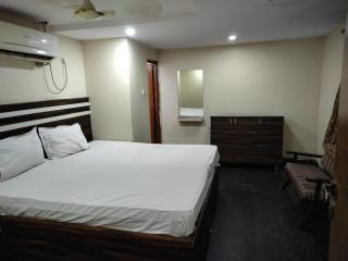 HoTEL ABHIRAM PALACE - 8
