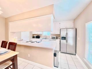 Bright & Spacious Getaway in Lovely NE Tallahassee - 3