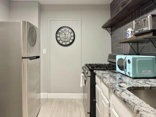 Downtown! Free Onsite Parking! City View! LM1706 - 4