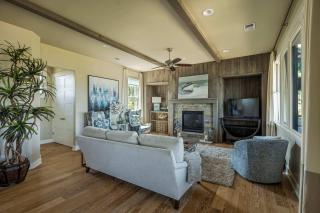 Lake Travis Retreat - 5BR with BBQ & Pickleball - 1