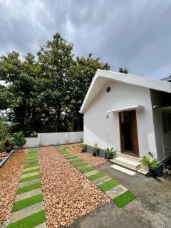 Little Chandhana Guest House - 8