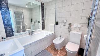 Promo Rate - Crouch End 4-Bedroom Home with Balcony & Parking near Alexandra Palace by Staylio London - 3