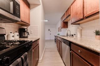 Central PHX Deluxe 1 BR King Bed & Patio w Pool - 5