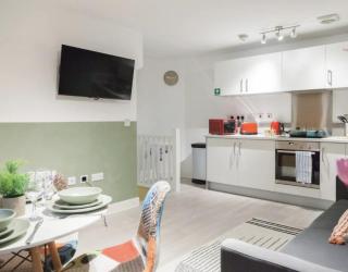 Wakefield Hideaway 2BR Comfort for 4 Guests - 0