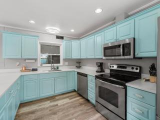 Trendy & Relaxing - Close to Beach - Pool - Hot Tub - 9