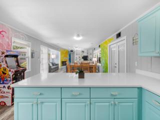 Trendy & Relaxing - Close to Beach - Pool - Hot Tub - 7