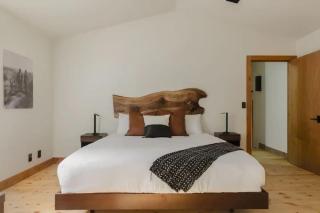 NEW! Remodeled Modern Creekside, 30min Yosemite - 7