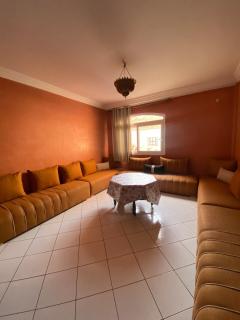 Stunning and Comfortable Apartment 5 - 0