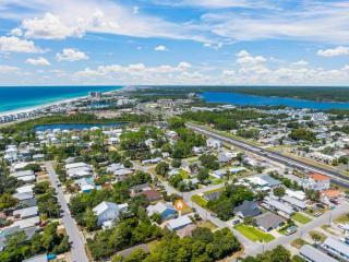 Pet Friendly Beach House - Shore Nuff Beachy by Panhandle Getaways - 4
