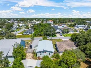 Pet Friendly Beach House - Shore Nuff Beachy by Panhandle Getaways - 1