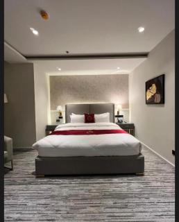 TAJ Executive Hotel With Premium Services - 0
