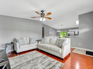 10min to Downtown 3BD 2 FullBath - 8