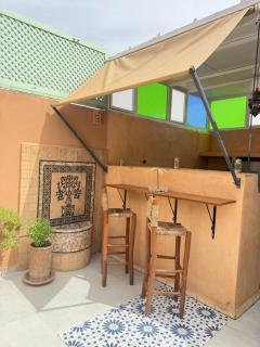 Riad Marocain avec jacuzzi sur la terrasse entièrement louer avec 3 chambres pour 6 personnes dans la médina proche de la place Jemma el fna - 9