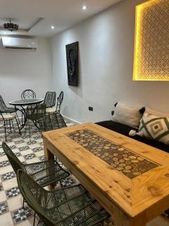 Riad Marocain avec jacuzzi sur la terrasse entièrement louer avec 3 chambres pour 6 personnes dans la médina proche de la place Jemma el fna - 2