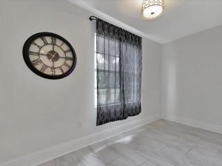 Walking Distance to Downtown Free Parking - 8