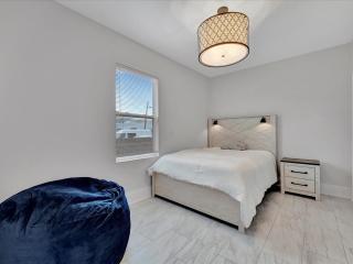 Walking Distance to Downtown Free Parking - 5