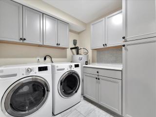 Walking Distance to Downtown Free Parking - 3