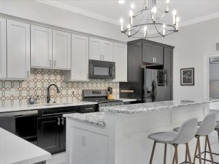 Walking Distance to Downtown Free Parking - 1