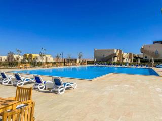 2 bed rooms apartment in makadi heights - 9